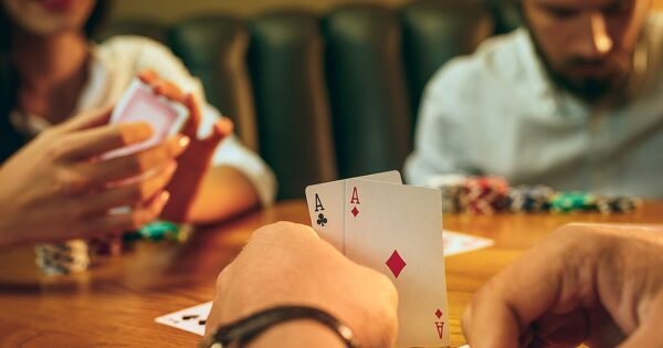 Visuell Pokerartikel Wie spielt man Poker online?