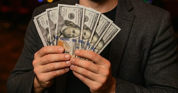 Banner: Kann man durch Online-Casinos reich werden?